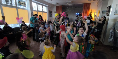 Powiększ grafikę: bal-karnawalowy-672965.jpg