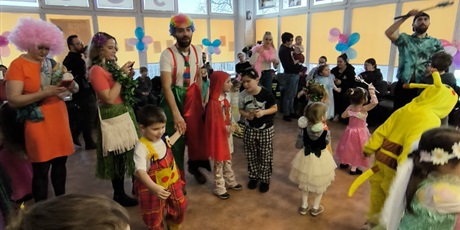 Powiększ grafikę: bal-karnawalowy-672966.jpg