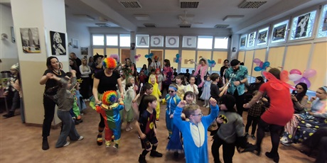 Powiększ grafikę: bal-karnawalowy-672967.jpg