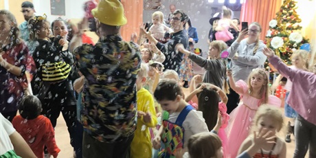 Powiększ grafikę: bal-karnawalowy-672970.jpg