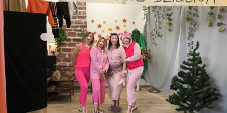 Powiększ grafikę: pasowanie-na-przedszkolaka-i-przedstawienie-trzy-swinki-672922.jpg