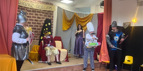 Powiększ grafikę: teatr-rodzice-dzieciom-627071.jpg