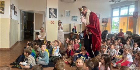 Powiększ grafikę: teatr-rodzice-dzieciom-627073.jpg